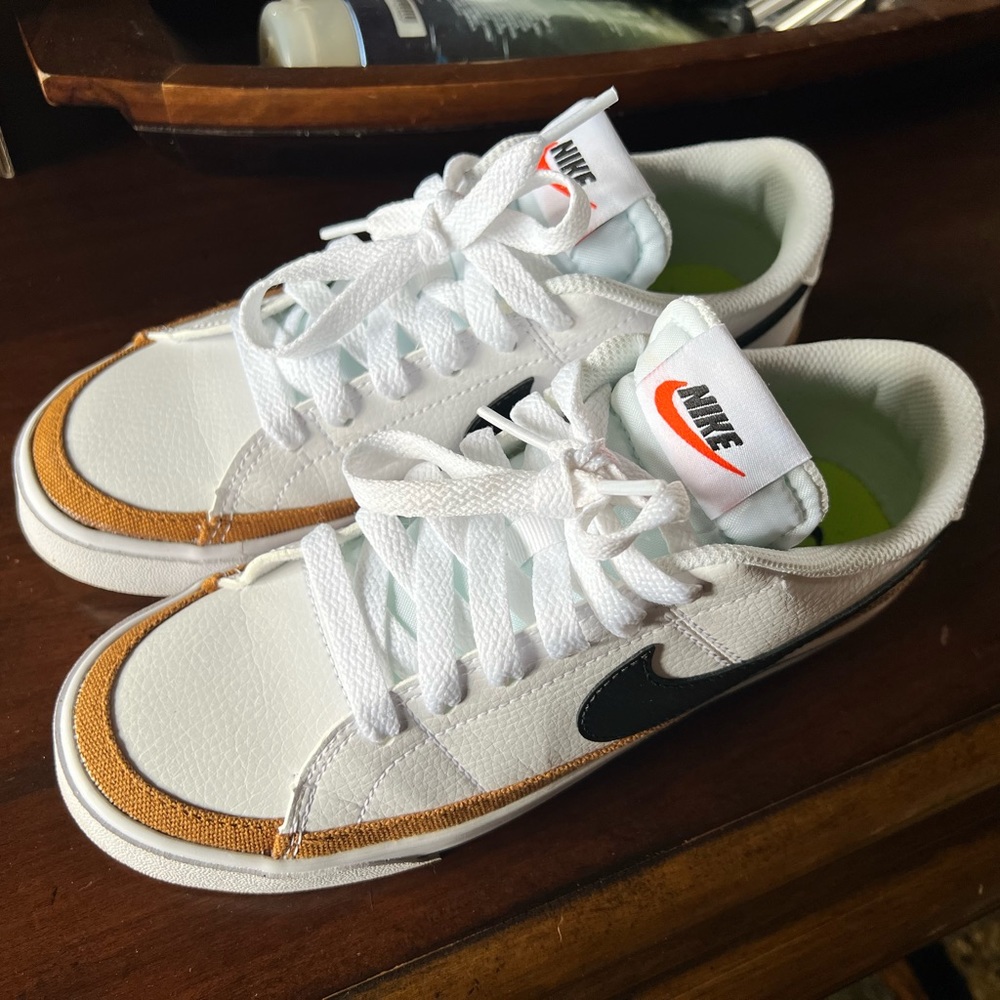 Women’s Nike Court Legacy